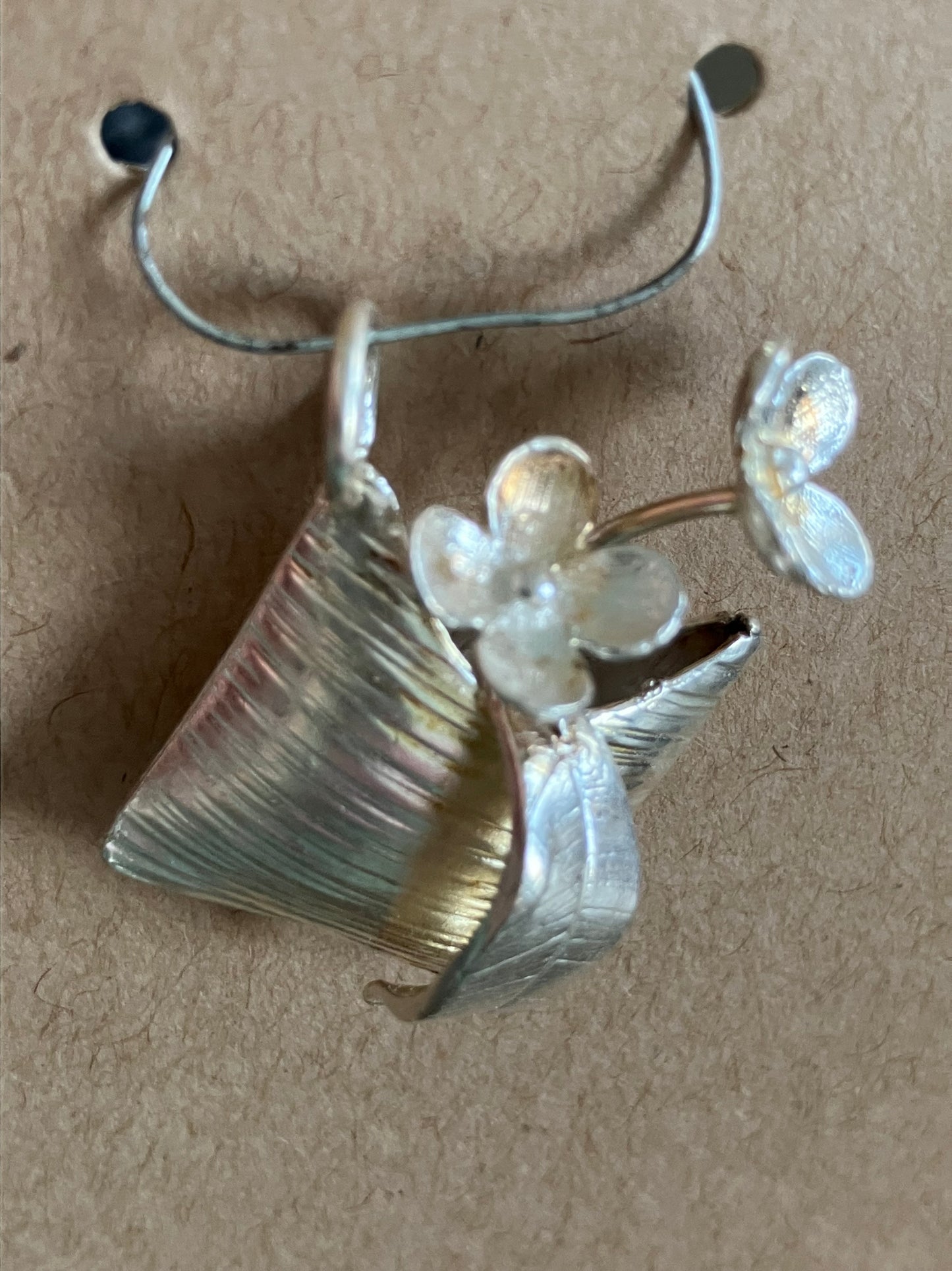 Silver Flower & Leaf Vase Pendant