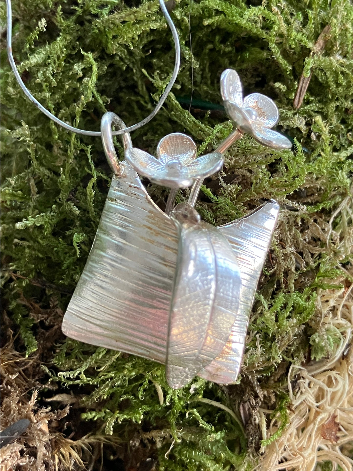 Silver Flower & Leaf Vase Pendant