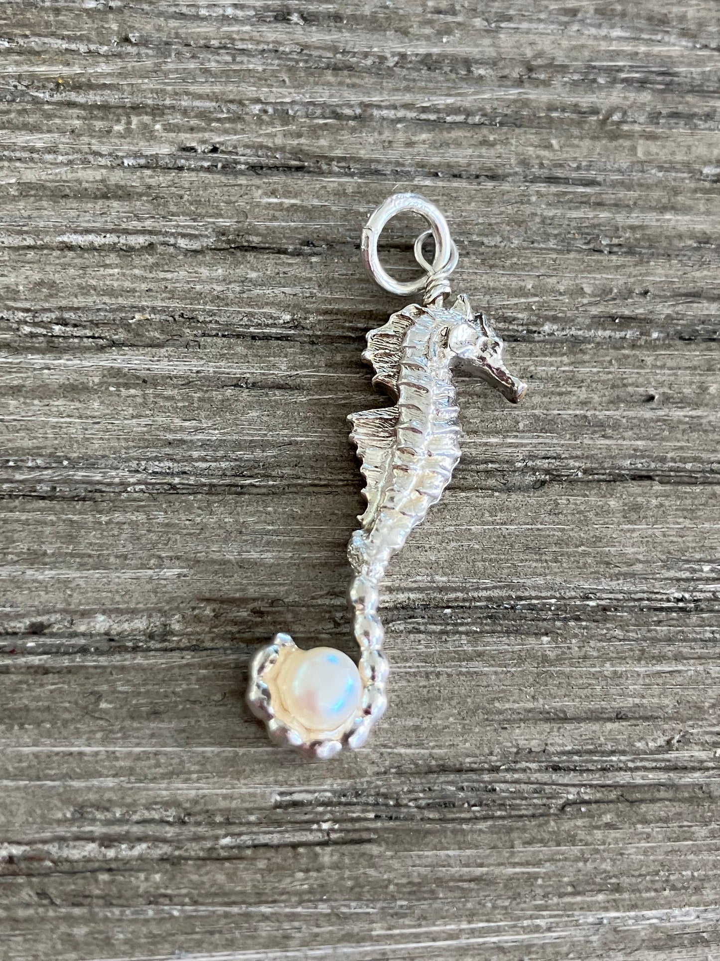 Silver Seahorse pendant with fixed pearl