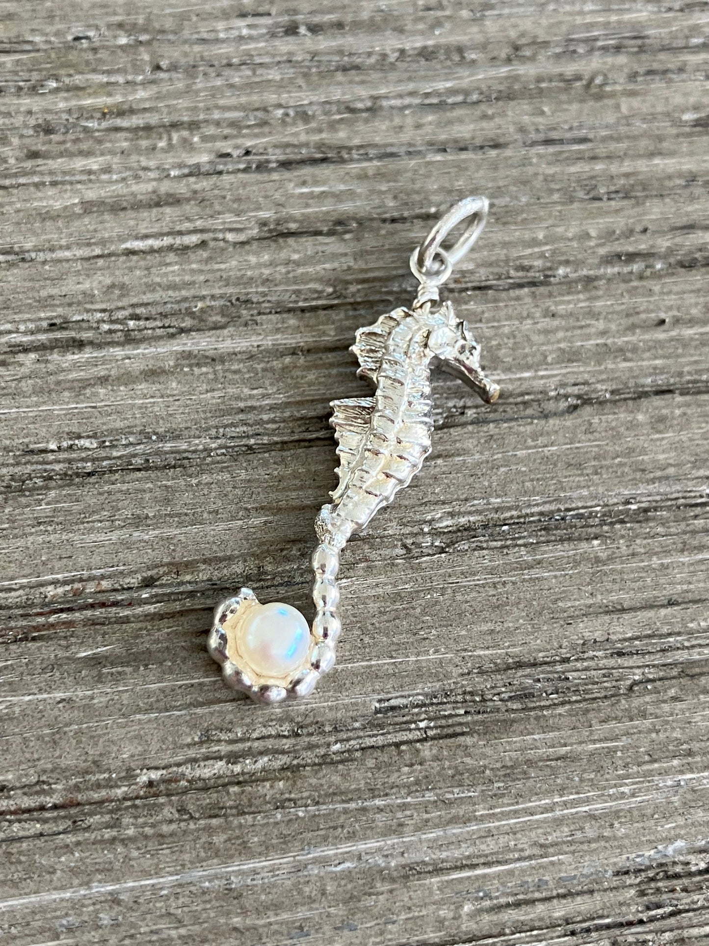 Silver Seahorse pendant with fixed pearl