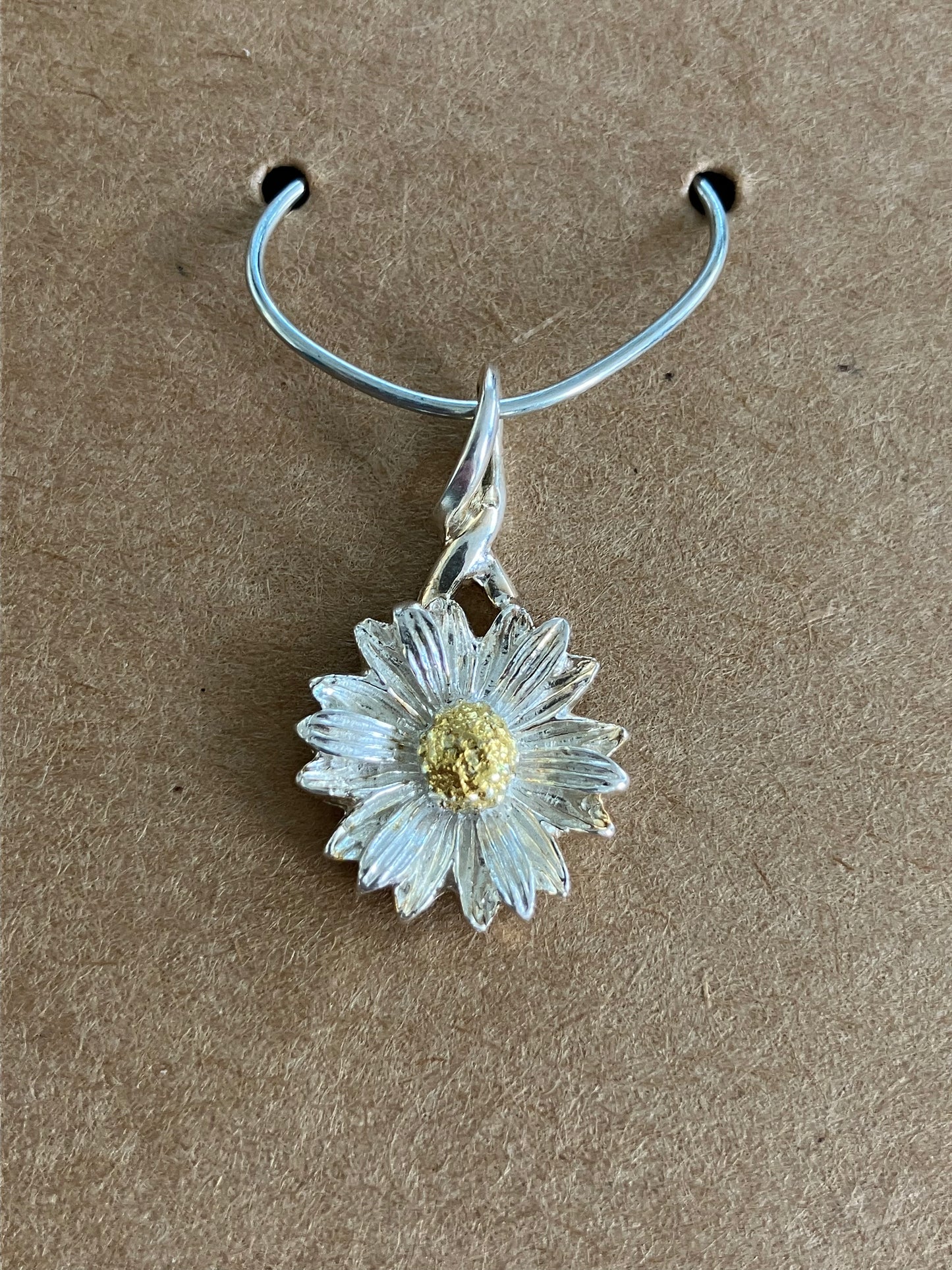 Single Daisy Pendant with Gold Centre