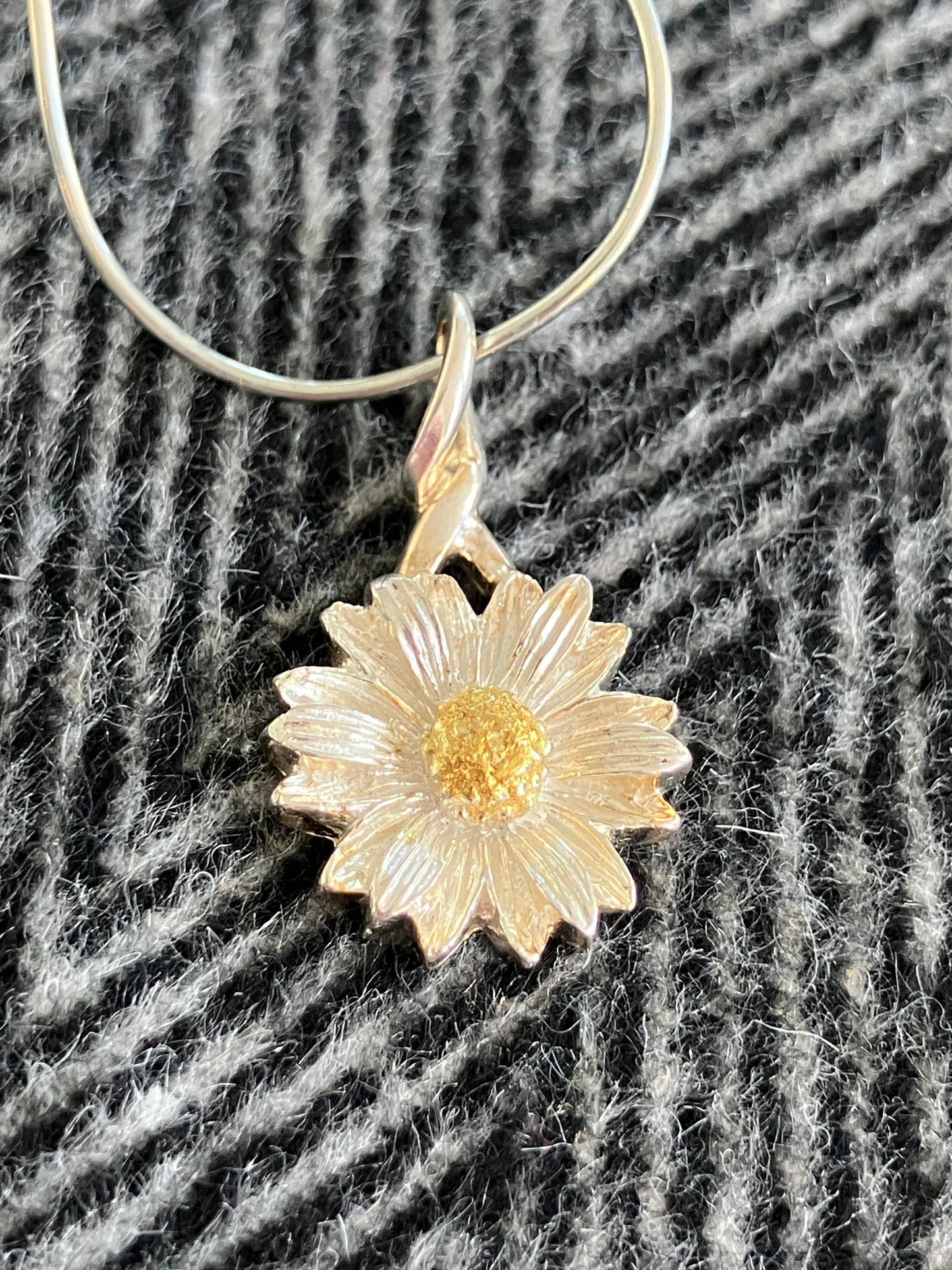 Single Daisy Pendant with Gold Centre