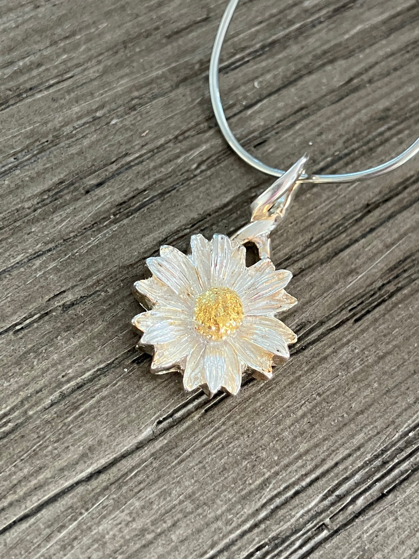Single Daisy Pendant with Gold Centre