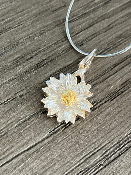 Single Daisy Pendant with Gold Centre
